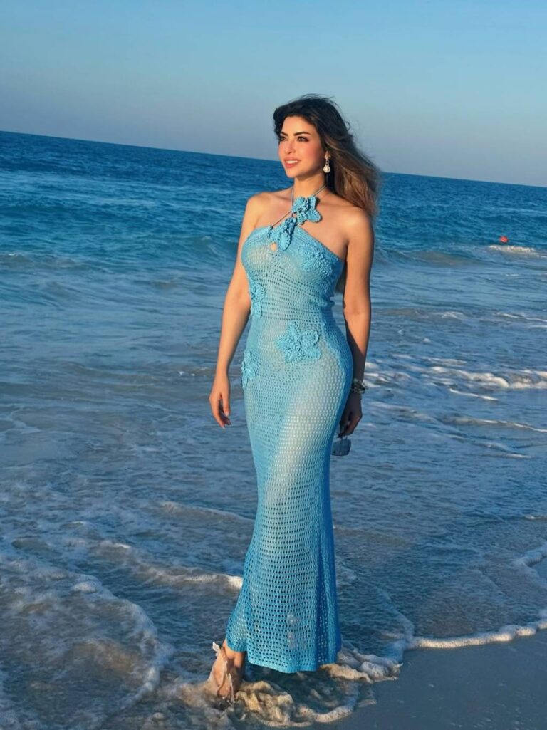 إطلالات النجوم
                        اطلالات شاطئية للنجمات والمؤثرلت بالكاش مايوه والفساتين 
                        
                            06 أيلول 2025