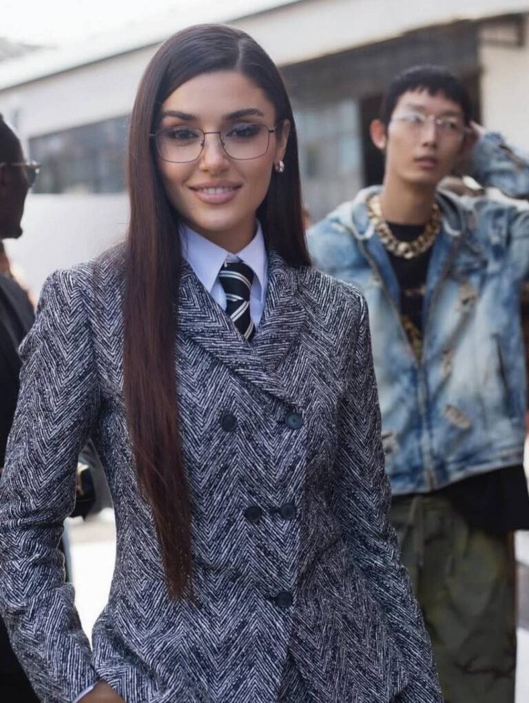 إطلالات النجوم
                        هاندا أرتشيل بإطلالة ذكورية أنيقة في “أسبوع الموضة” بميلانو
                        
                            26 أيلول 2025 إطلالات النجوم
                        هاندا أرتشيل بإطلالة ذكورية أنيقة في "أسبوع الموضة" بميلانو
                        
                            26 أيلول 2025