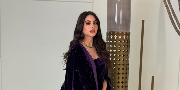 إطلالات محتشمة تناسب الاحتفال بالأجواء الرمضانية في 2025 من وحي أحدث ظهور لعاشقات الموضة