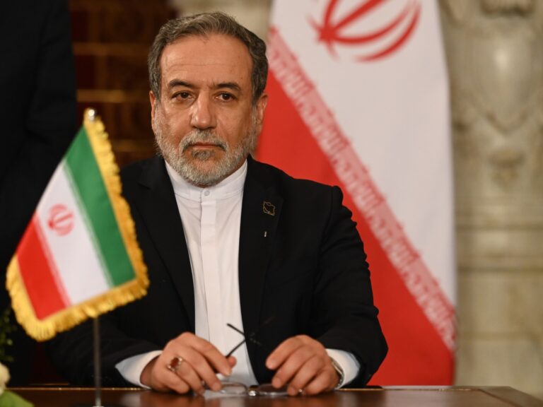 إيران تستدعي سفراءها في الترويكا الأوروبية احتجاجا على تفعيل آلية الزناد | أخبار