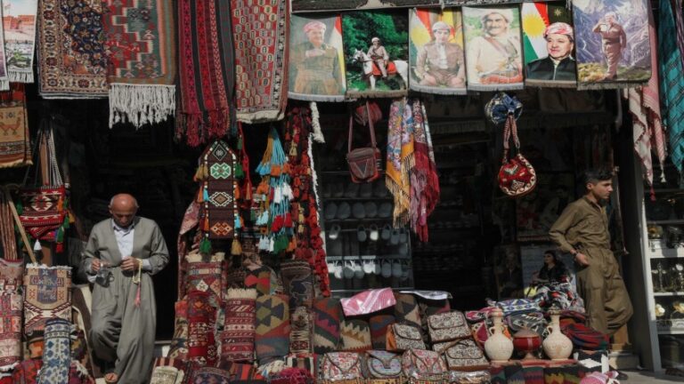 الاقتصاد الكردي في غرفة الإنعاش.. والأسواق تتنفس على أمل انتظام الرواتب الاقتصاد الكردي في غرفة الإنعاش.. والأسواق تتنفس على أمل انتظام الرواتب