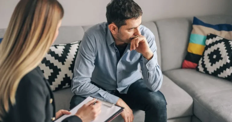 الاكتئاب..4 نصائح لكبح اضطراب مزاجي يؤثر على التفكير والسلوك الاكتئاب..4 نصائح لكبح اضطراب مزاجي يؤثر على التفكير والسلوك