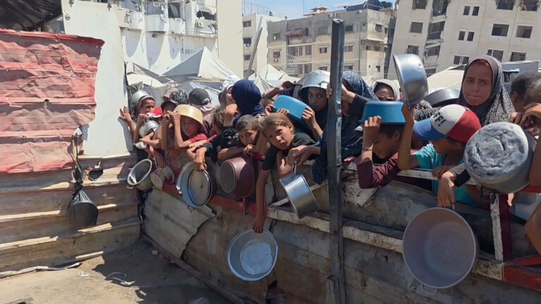 الجزيرة ترصد الأوضاع الإنسانية الصعبة من أمام التكيات بقطاع غزة | سياسة الجزيرة ترصد الأوضاع الإنسانية الصعبة من أمام التكيات بقطاع غزة | سياسة