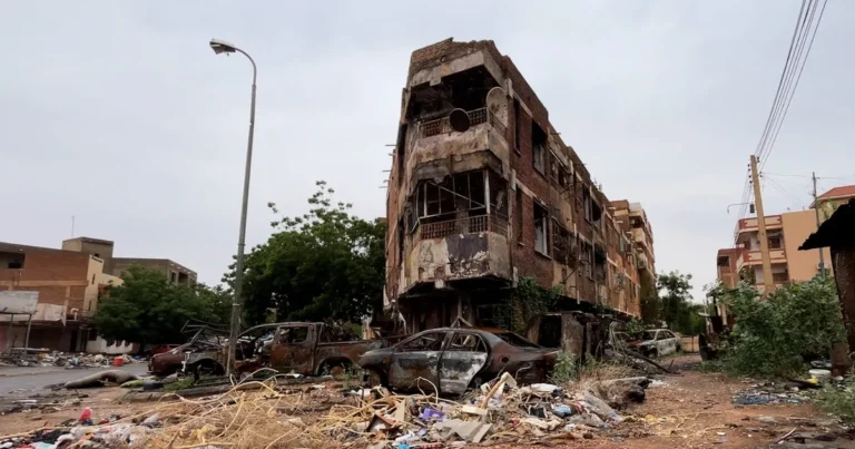"الشرق" في الخرطوم.. قصة مدينة بين أطلال الحرب