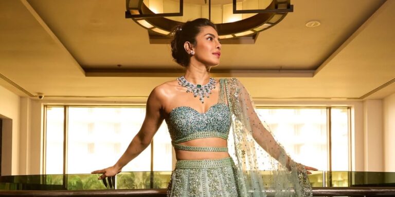 بعد تألقها في زفاف شقيقها بالإطلالات التراثية.. إليكم لمحات من أناقة بريانكا شوبرا على الطريقة الهندية بعد تألقها في زفاف شقيقها بالإطلالات التراثية.. إليكم لمحات من أناقة بريانكا شوبرا على الطريقة الهندية