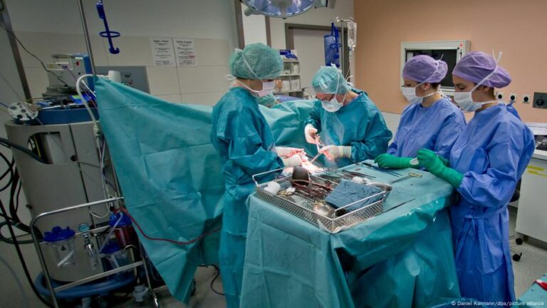 بين الضرورة الطبية وجشع المشافي – DW – 2025/9/19