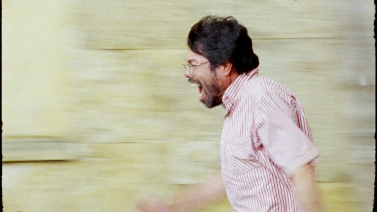 تختار كولومبيا شاعرًا لأفضل تقديم ميزة دولية تختار كولومبيا شاعرًا لأفضل تقديم ميزة دولية