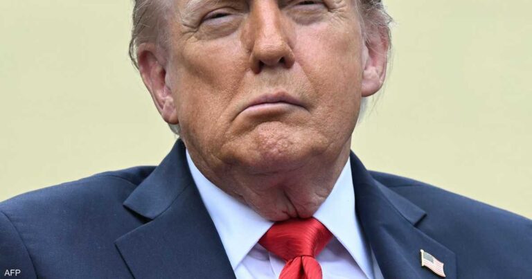 ترامب يظهر بوجه غير مألوف.. تكهنات بشأن صحة الرئيس ترامب يظهر بوجه غير مألوف.. تكهنات بشأن صحة الرئيس