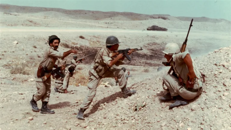 حرب المفارقات.. قصة مقاتل سني إيراني مع ضابط شيعي عراقي في معركة الثمانين