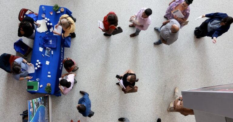 توقعات بتباطؤ نمو الاقتصاد الأميركي وضغوط التضخم ستستمر في 2026