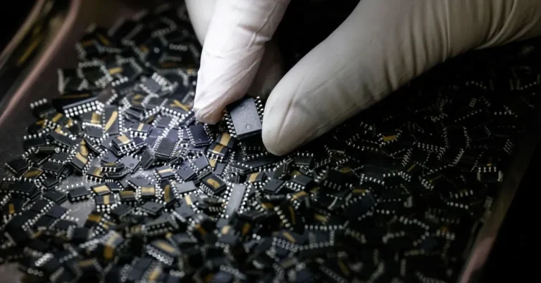 سامسونج تزاحم TSMC في تصنيع معالجات بتقنية 2 نانومتر سامسونج تزاحم TSMC في تصنيع معالجات بتقنية 2 نانومتر