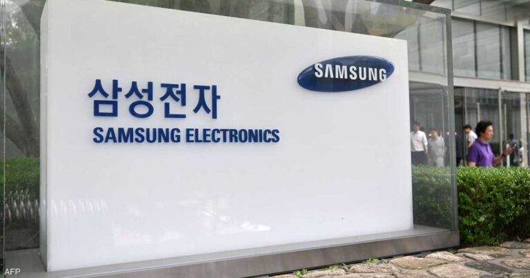 "سامسونغ" تخطط لطرح هاتف ثلاثي الطي في أميركا