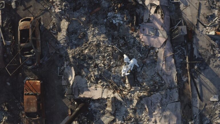 شاهد مقطورة وثائقية Eaton Fire "كل الجدران سقطت"