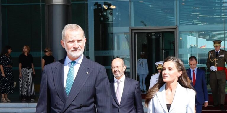 صيحة البدل تسيطر على اختيارات الملكة ليتيزيا خلال زيارتها لمصر.. نظرة على أجمل إطلالاتها الناعمة صيحة البدل تسيطر على اختيارات الملكة ليتيزيا خلال زيارتها لمصر.. نظرة على أجمل إطلالاتها الناعمة