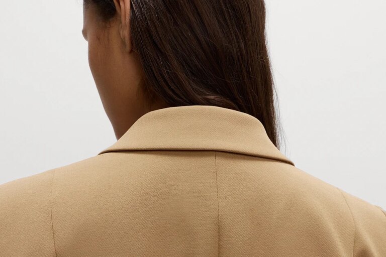 صيف 2025 لا بد منه: الأزياء البريطانية عادت إلى دائرة الضوء