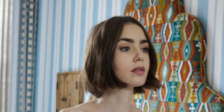 غياب العلامات الشهيرة ونحافة ليلي كولينز.. لقطات متعددة تصدرت المشهد في أسبوع الموضة بنيويورك غياب العلامات الشهيرة ونحافة ليلي كولينز.. لقطات متعددة تصدرت المشهد في أسبوع الموضة بنيويورك