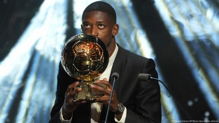 فوز عثمان ديمبلي وبونماتي بالكرة الذهبية لأفضل لاعبـ/ـة 2025 – DW – 2025/9/22