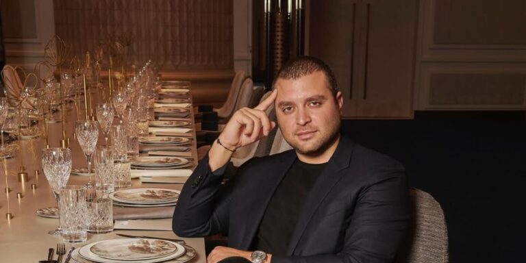 فيديو لقاء خاص بـ”هي” مع إيلي صعب جونيور: النجاح مستمر ورؤيتنا الجديدة في طور النمو فيديو لقاء خاص بـ"هي" مع إيلي صعب جونيور: النجاح مستمر ورؤيتنا الجديدة في طور النمو