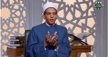 ما حكم الصلاة خلف إمام عبر التليفزيون أو الإنترنت؟.. أمين الفتوى يجيب (فيديو) ما حكم الصلاة خلف إمام عبر التليفزيون أو الإنترنت؟.. أمين الفتوى يجيب (فيديو)