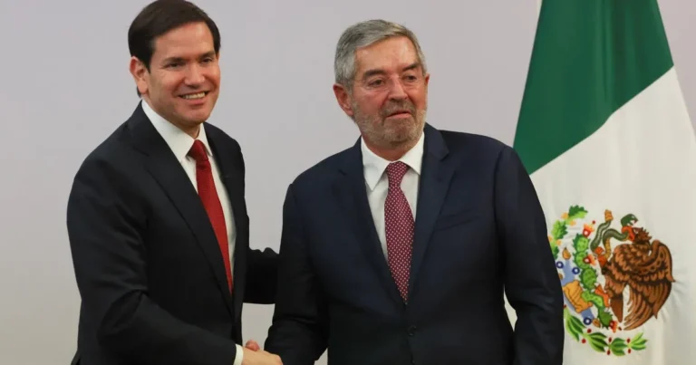 مبادرة أميركية مكسيكية للتصدي لتهريب الأسلحة عبر الحدود مبادرة أميركية مكسيكية للتصدي لتهريب الأسلحة عبر الحدود