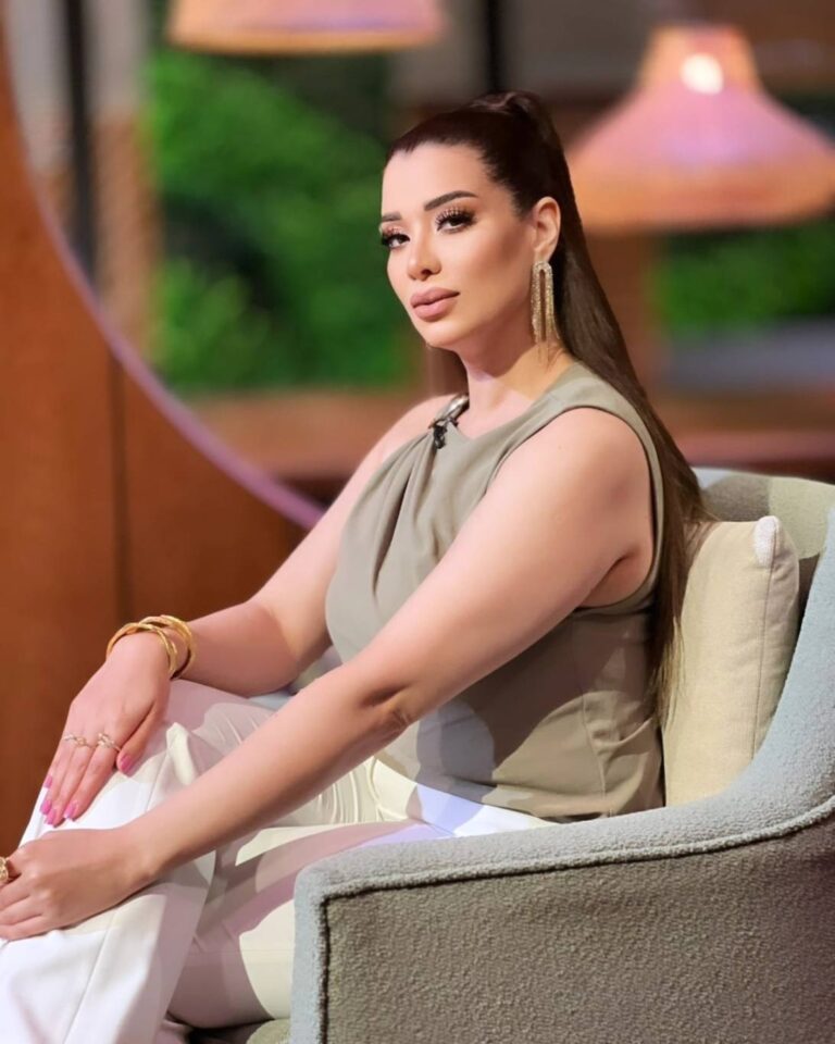 مروة صبري تهاجم أمل حجازي: ''اخلعي الحجاب وأنتِ ساكتة'' (فيديو)