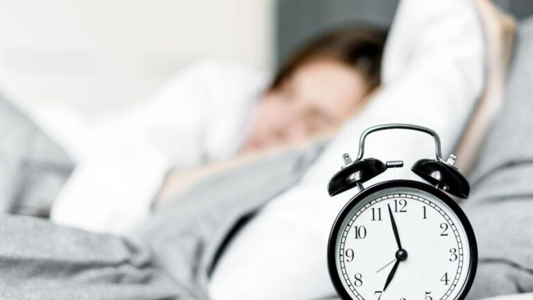 من الذاكرة إلى الصحة النفسية والمناعة.. كيف ينعكس انتظام النوم على جسدنا؟ من الذاكرة إلى الصحة النفسية والمناعة.. كيف ينعكس انتظام النوم على جسدنا؟