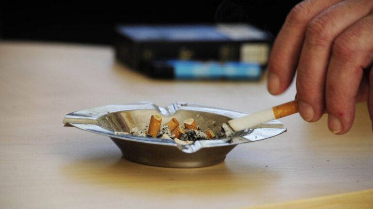 منظمة الصحة العالمية تتهم شركات الغذاء والتبغ والكحول بعرقلة سياسات صحية "منقذة للحياة"