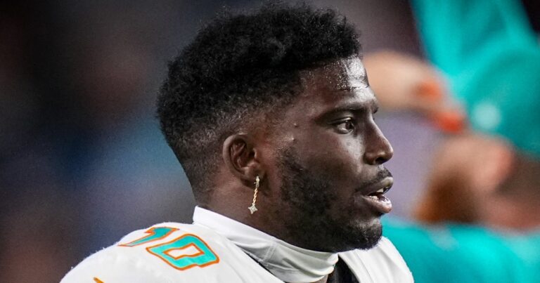 ميامي دولفينز WR Tyreek Hill تنفي مزاعم العنف المنزلي