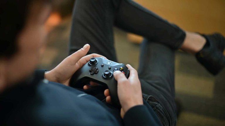 أب يضرب ابنته حتى الموت أثناء لعبه بـ “إكس بوكس” كيف تتعاملين مع ملاحظات العائلة حول الرضاعة الطبيعية؟