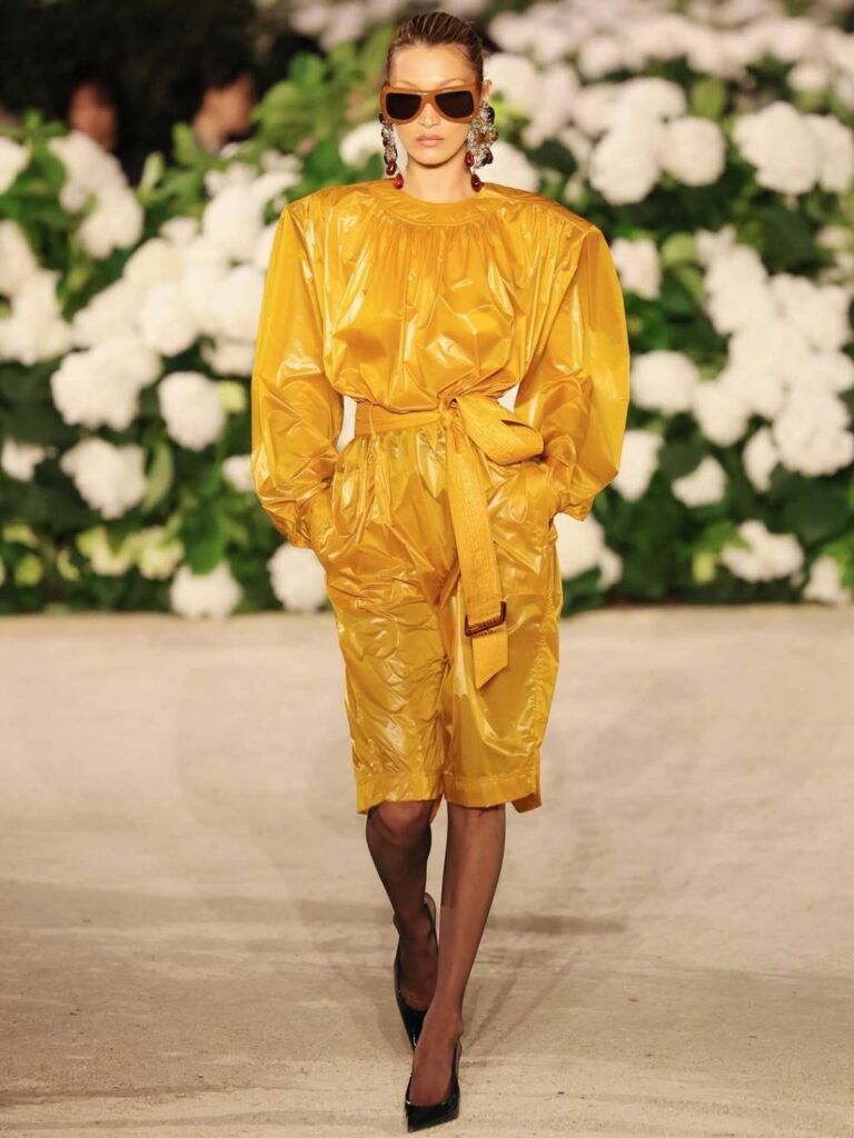 أسابيع الموضة
                        بيلا حديد تعود بكامل أناقتها في عرض Saint Laurent 
                        
                            01 تشرين الأول 2025 أسابيع الموضة
                        بيلا حديد تعود بكامل أناقتها في عرض Saint Laurent 
                        
                            01 تشرين الأول 2025