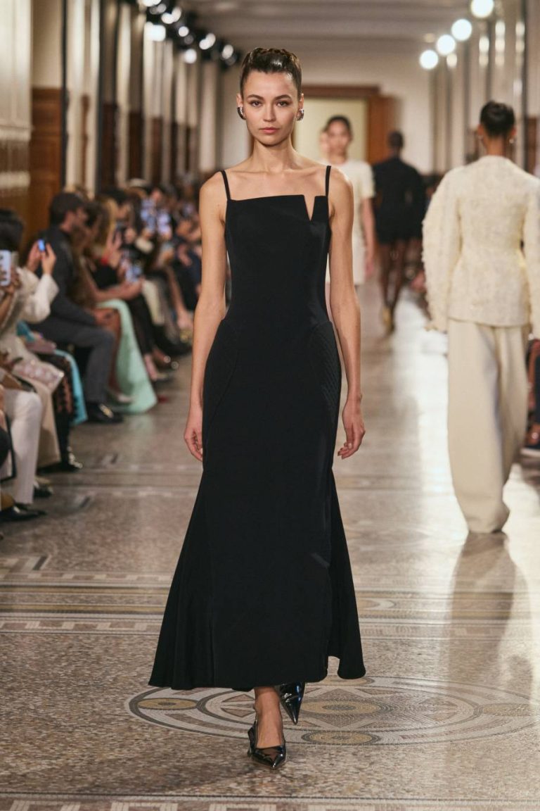 أسابيع الموضة
                        مجموعة جورج حبیقة لربیع/صیف 2026... تصاميم تنساب كأغنیات ھادئة
                        
                            07 تشرين الأول 2025