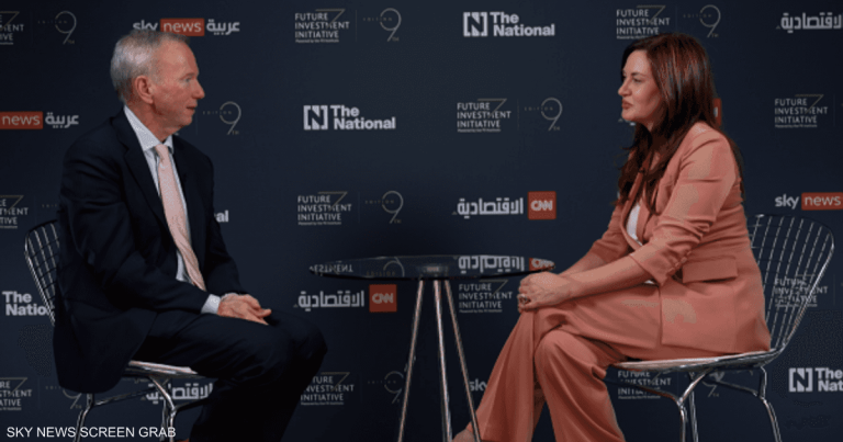 إريك شميت: الذكاء الاصطناعي لن يلغي الوظائف إريك شميت: الذكاء الاصطناعي لن يلغي الوظائف