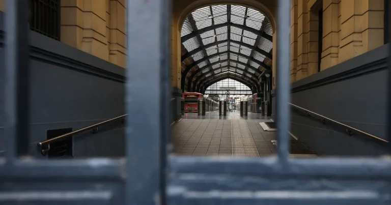 إضراب يعطل النقل والخدمات في اليونان إضراب يعطل النقل والخدمات في اليونان