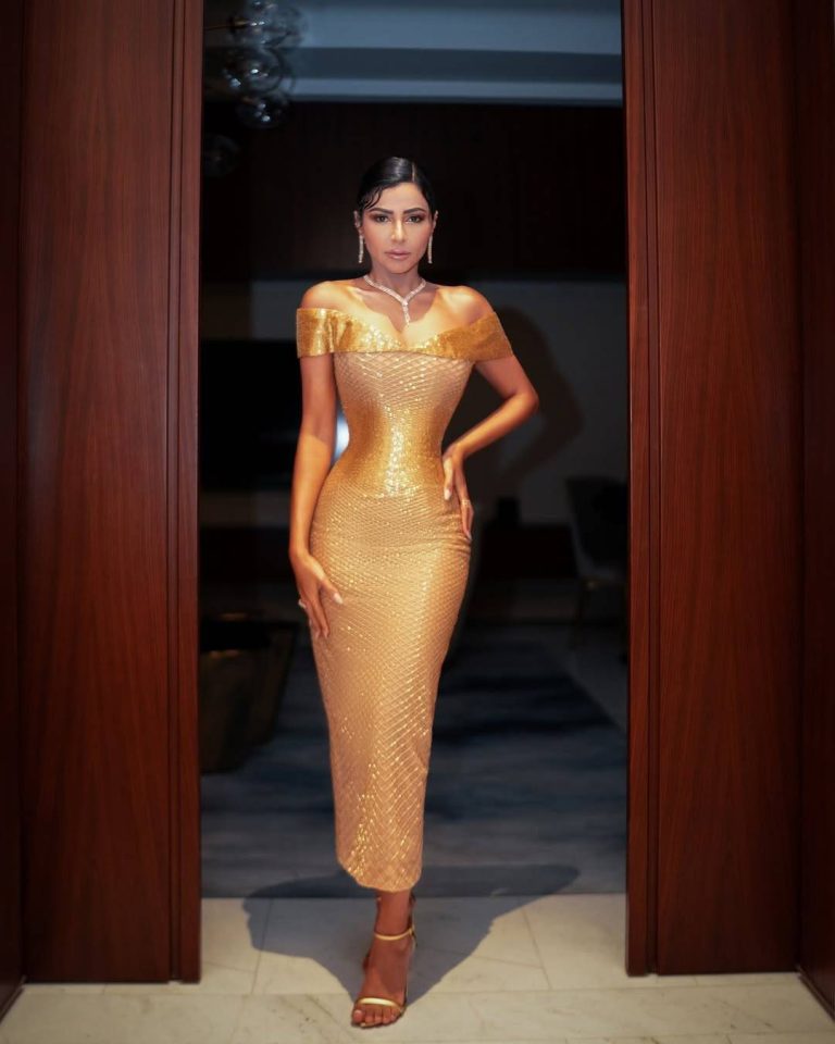 إطلالات المشاهير
                        إطلالة مهيرة عبد العزيز مبهرة بفستان ذهبي لامع وقصة منحوتة
                        
                            11 تشرين الأول 2025