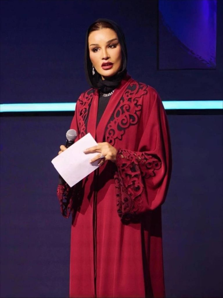 إطلالات المشاهير
                        الشيخة موزا بعباءة مخرّمة وحقيبة من Hermès محدودة الإصدار
                        
                            21 تشرين الأول 2025