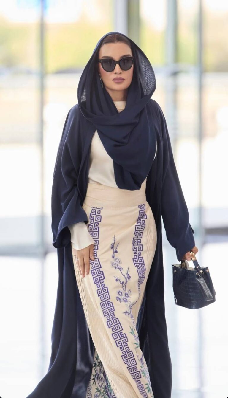 إطلالات المشاهير
                        العباءة الفخمة سرّ أناقة الشيخة موزا في المناسبات
                        
                            30 أيلول 2025