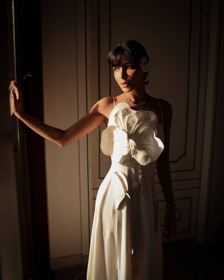 إطلالات المشاهير
                        مهيرة عبد العزيز تستعرض جمالها وأنوثتها بفستان أبيض مميز
                        
                            15 تشرين الأول 2025