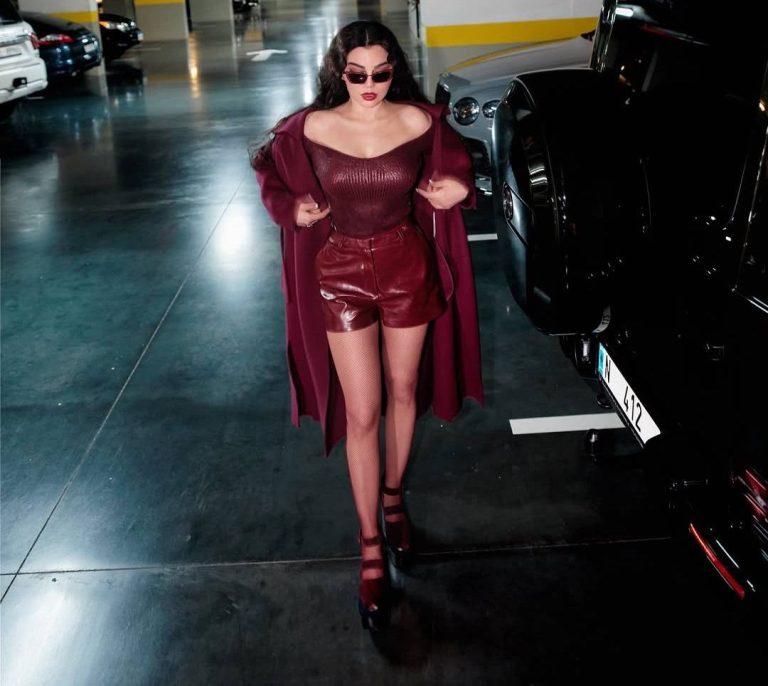 إطلالات النجوم
                        تألقي بنفسان هيفاء وهبي المونوكرومي الأنيق
                        
                            29 تشرين الأول 2025