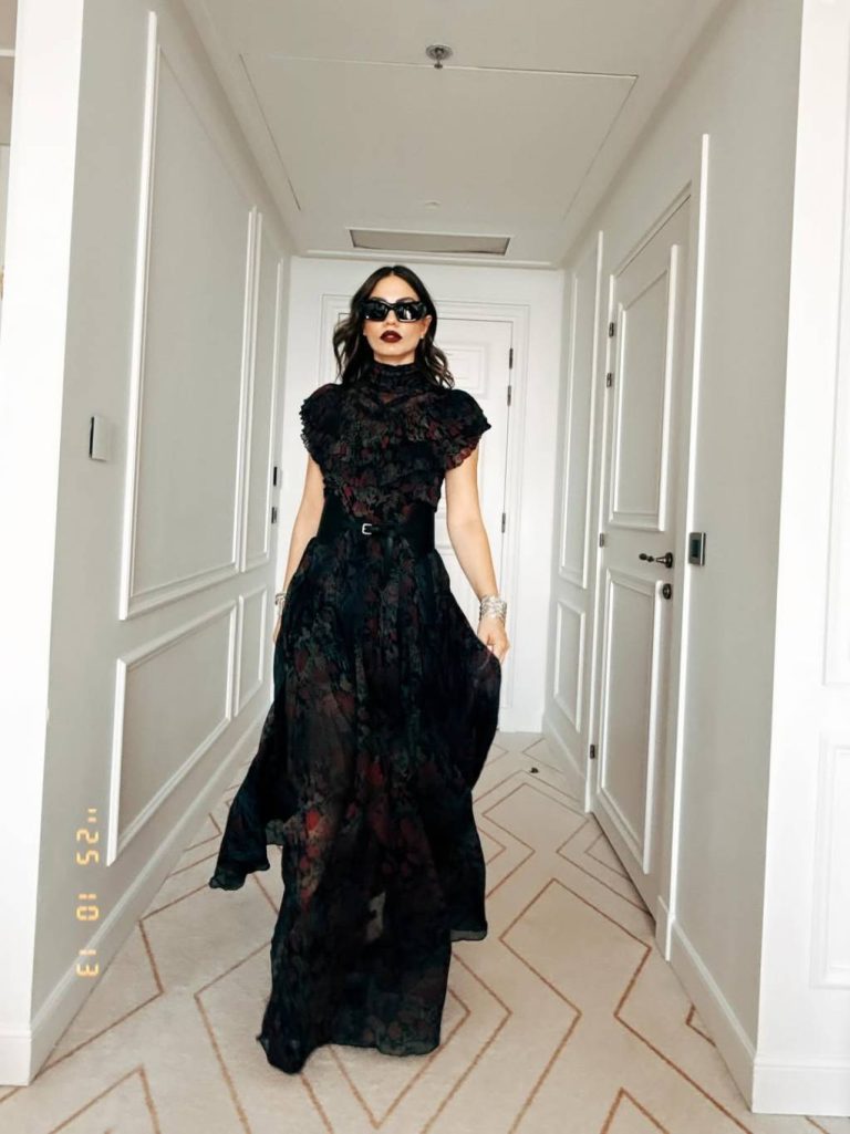 إطلالات النجوم
                        ديميت أوزديمير تخطف الأنفاس بفستان أنيق ذي كشاكش ناعمة
                        
                            15 تشرين الأول 2025 إطلالات النجوم
                        ديميت أوزديمير تخطف الأنفاس بفستان أنيق ذي كشاكش ناعمة
                        
                            15 تشرين الأول 2025