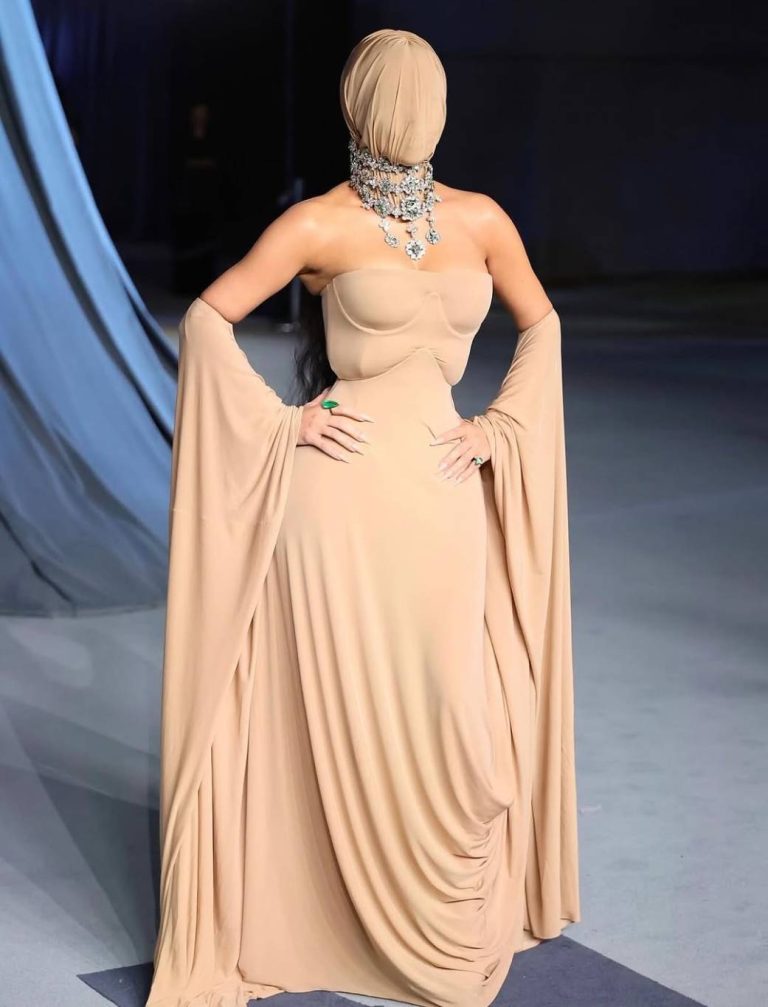 إطلالات النجوم
                        كيم كارداشيان بإطلالة غير مألوفة… أرادت أن تصبح تمثالاً في المتحف
                        
                            19 تشرين الأول 2025 إطلالات النجوم
                        كيم كارداشيان بإطلالة غير مألوفة... أرادت أن تصبح تمثالاً في المتحف
                        
                            19 تشرين الأول 2025