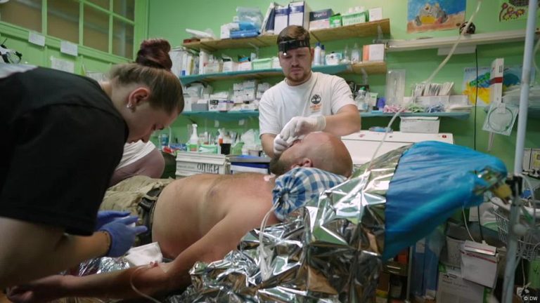 إنقاذ مصابي حرب أوكرانيا مهمة خطيرة – DW – 2025/10/17 إنقاذ مصابي حرب أوكرانيا مهمة خطيرة – DW – 2025/10/17