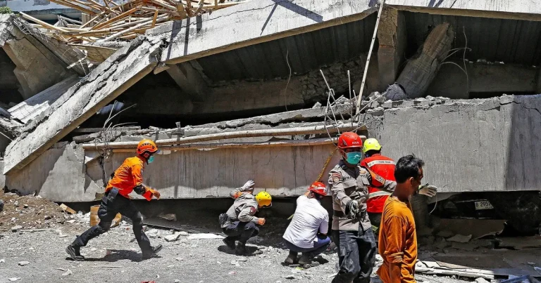 ارتفاع عدد ضحايا انهيار مدرسة في إندونيسيا إلى 36