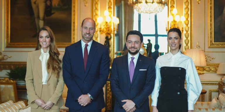 الأميرة رجوة تتنافس مع السيدات الأوائل والأميرات في الزيارات الرسمية وتظهر بإطلالات تكشف الكثير عن أناقتها الراقية