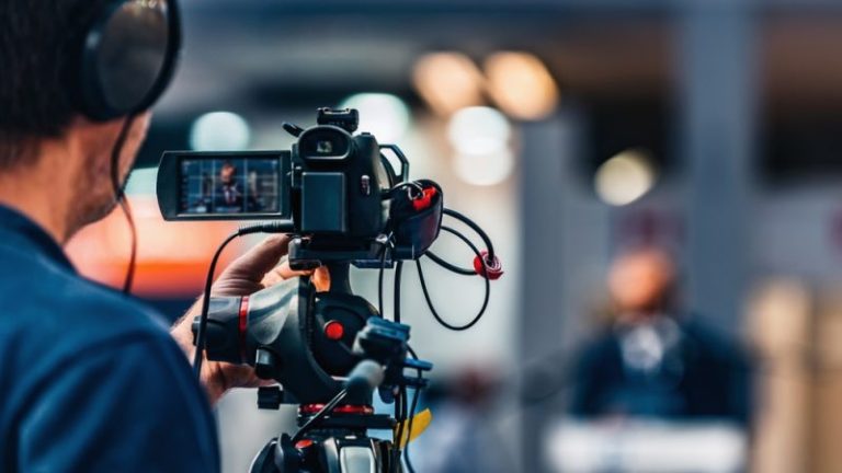 الإعلام والمال السياسي.. فضائيات تتحول إلى "أبواق" بانحياز فاضح في تغطية الانتخابات العراقية  » وكالة بغداد اليوم الاخبارية