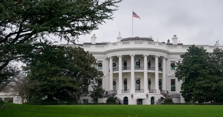 البيت الأبيض يقيل أغلب أعضاء المجلس الوطني للعلوم الإنسانية