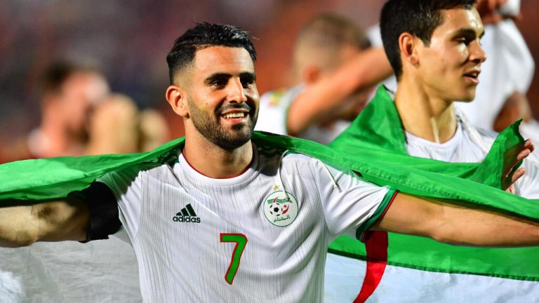 الجزائر تتأهل إلى نهائيات كأس العالم 2026 بعد فوزها على الصومال 3-صفر الجزائر تتأهل إلى نهائيات كأس العالم 2026 بعد فوزها على الصومال 3-صفر