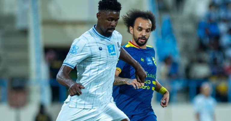 الحزم يهزم الأخدود ويحقق فوزه الأول في الدوري السعودي الفوز الأكبر.. الهلال يقسو على الاتفاق ويقترب من النصر