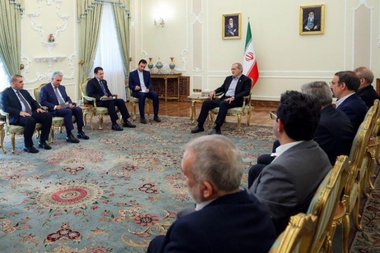 بغداد "تمشي" على حبل دقيق!.. قراءة في زيارة الأعرجي لإيران ومسار التوازن بين واشنطن وطهران- عاجل » وكالة بغداد اليوم الاخبارية