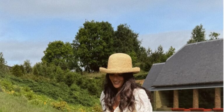 بين الطابع الرياضي والكلاسيكي.. القبعة لمسة الأناقة في إطلالات عاشقات الموضة لخريف 2025 بين الطابع الرياضي والكلاسيكي.. القبعة لمسة الأناقة في إطلالات عاشقات الموضة لخريف 2025