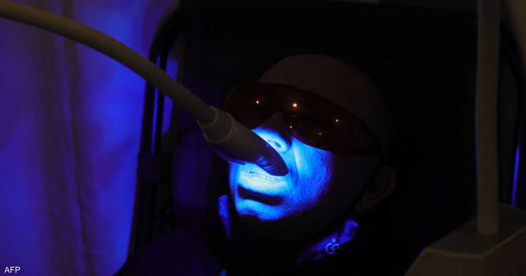 تبييض الأسنان.. تحذير من منتجات “خطيرة” تباع عبر الإنترنت تبييض الأسنان.. تحذير من منتجات "خطيرة" تباع عبر الإنترنت